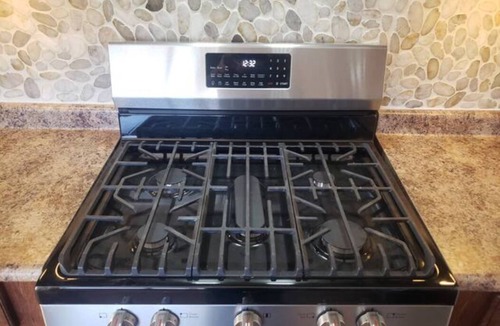Olive Branch Apartment | Apartment Parlor Room - Bethel Gardens