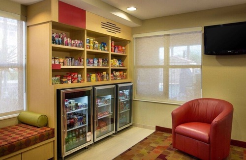 Novi Apartment | Apartment-Style Suite w/Spacious Kitchen Near Meadowbrook Lake