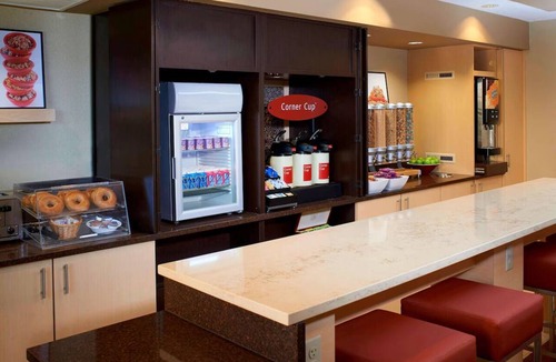 Novi Apartment | Apartment-Style Suite w/Spacious Kitchen Near Meadowbrook Lake