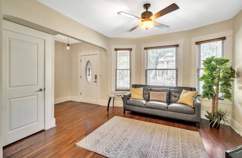 Mexicantown - Southwest Detroit Apartment | Apartment ∙ 2 bedrooms ∙ 4 guests