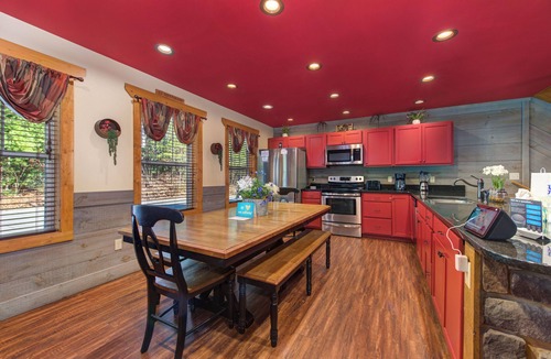 Gatlinburg Ski Chalet | Aqua Paradise – Luxury 6BR Chalet , Indoor Pool, Theater Room and Game Room