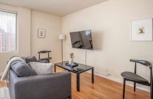 Downtown West Apartment | Arch, Dome, Dtown | Free Parking + Rooftop | Zencity