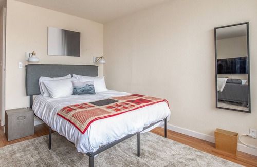 Downtown West Apartment | Arch, Dome, Dtown | Free Parking + Rooftop | Zencity