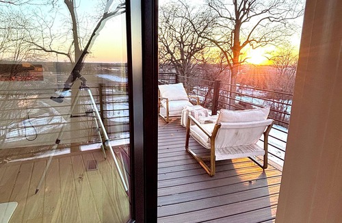 Caseyville House | Arch View Luxury Home:Private Pool,Hot-tub,Sauna.Free Wine&Brkfst.5 min from STL