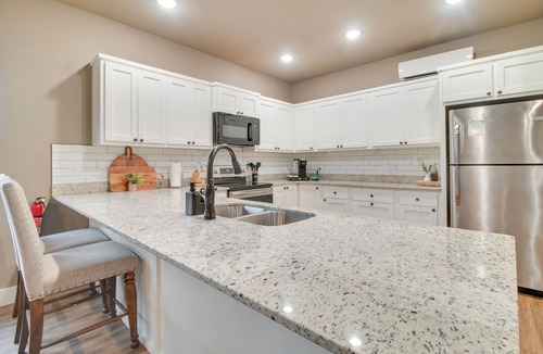 Farmington House | Arkansas Guest Suite w/Deck: Near Fayetteville!