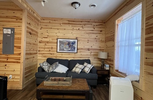 Lupton Apartment | Arrowhead Lake Camp - Lake House Lodge