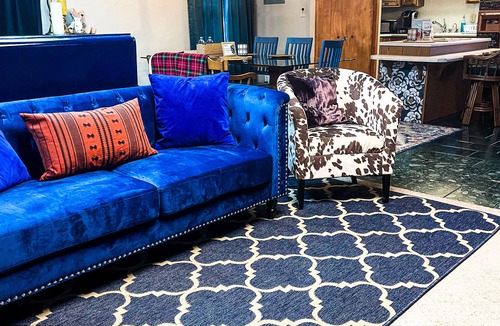 Cape Girardeau Apartment | Artistic and Creative Vibe with Indoor Swing 2 Blocks to Downtown & near SEMO