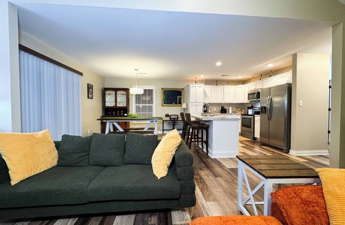 Richmond House | Artsy KY-Themed Richmond Gem: Sleeps 8, Centrally Located & 5 mins from Kayaking