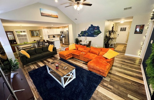 Richmond House | Artsy KY-Themed Richmond Gem: Sleeps 8, Centrally Located & 5 mins from Kayaking