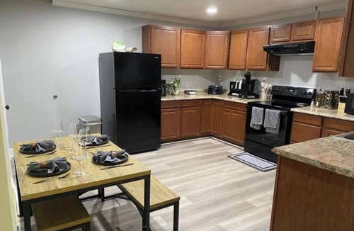 Asheboro House | Asheboro 2BR Mins to NC Zoo Pet & Family Stay