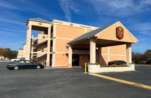 Ashland Apartment | Ashland, VA|Full Bed|Smoking