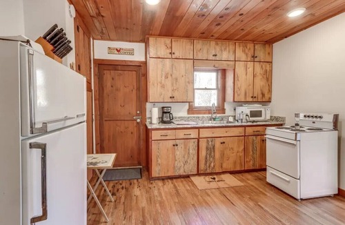 Raccoon Ridge Cabin | Aska Cozy River Blue House