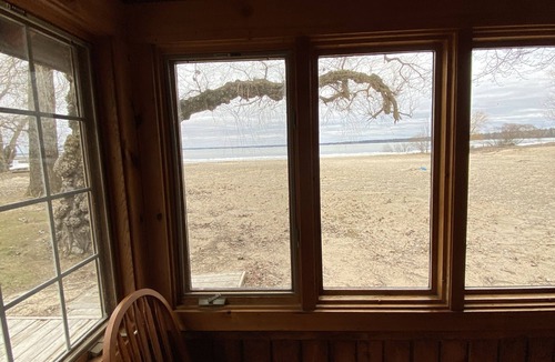 Tawas City Cottage | (Aspen Cabin) Charming 3 Bedroom Cottage on the Lake - Waterfront - Pets OK