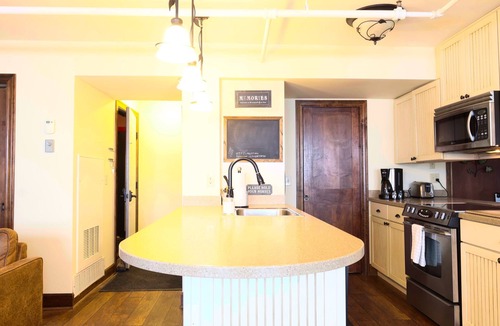 Mackinac Island Condo | Astor Street 3BR Condo