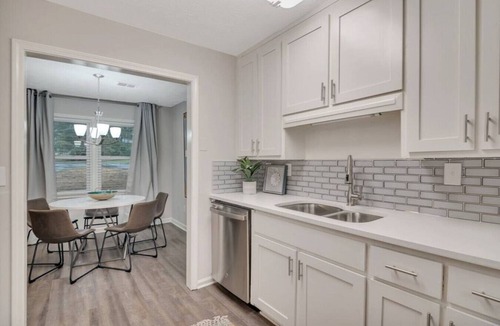 Norcross Villa | ATH - Norcross - 3BR - Pet Friendly - Ranch (wexB)