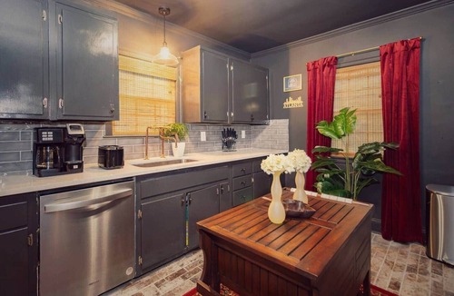 Jefferson Park House | Atlanta-Themed Home, Sleeps 7, 10 Min to Stadium & Downtown