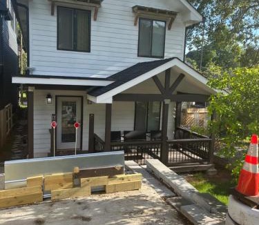 Summerhill House | Atlanta Unit 2 Room 2 - Peaceful Weekend Getaway Private Bedroom & Bathroom