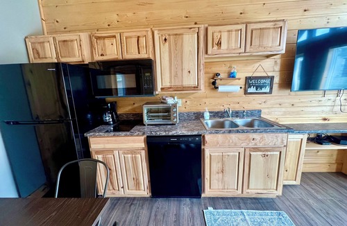 Bramwell Cabin | ATV TrailCamp: Conrad's Cottage- Just seconds from the HMT Pocahontas Trailhead!
