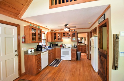 Sautee Nacoochee Cabin | Aunt B's Retreat · 2 Private Acres!