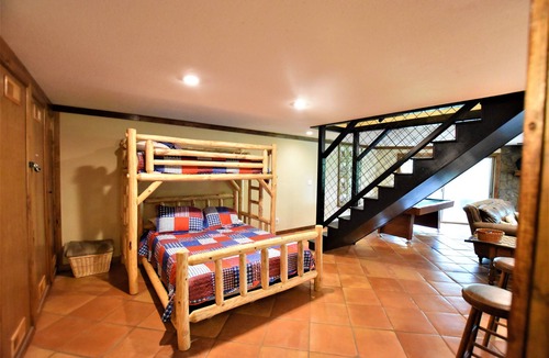 Sautee Nacoochee Cabin | Aunt B's Retreat · 2 Private Acres!