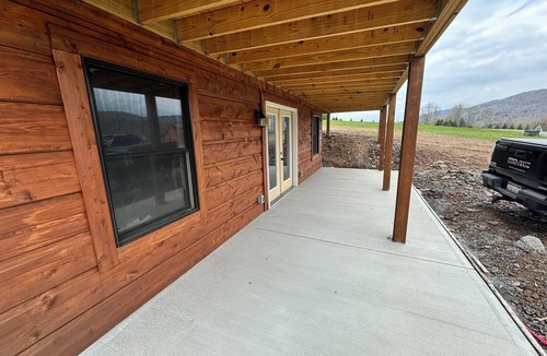 Davis House | Authentic Hemlock Log Cabin 4 Bedroom Ski Chalet On Lake And Next To Ski Slopes