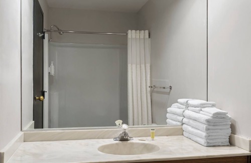 Chippewa Falls Hotel | Avalon Hotel & Conference Center