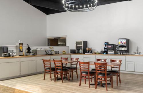 Lake Hallie Hotel | Avalon Hotel & Conference Center