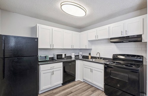 Glengarry Apartment | Avery Apartments D9 I Comfy 2 Bed 1 Bath