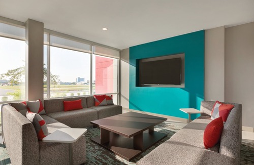 Tropic Hotel | avid hotel Melbourne Viera by IHG