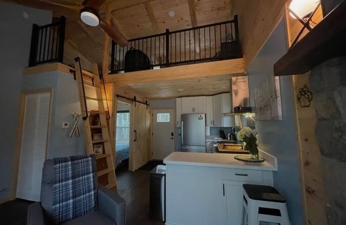 Escanaba Cabin | Awesome 1-bedroom cabin on Lake Michigan for a perfectly cozy beach getaway.