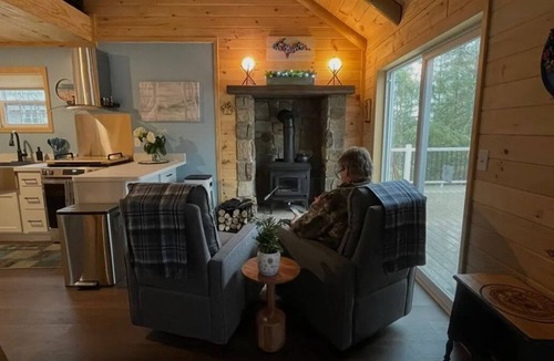 Escanaba Cabin | Awesome 1-bedroom cabin on Lake Michigan for a perfectly cozy beach getaway.