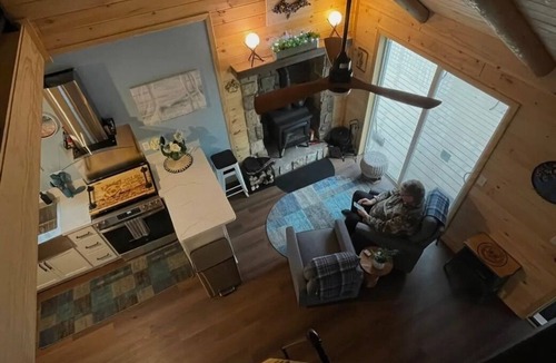 Escanaba Cabin | Awesome 1-bedroom cabin on Lake Michigan for a perfectly cozy beach getaway.
