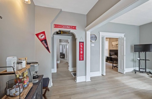 St. Louis House | AWESOME 5 bedroom 1910 Dynasty in St. Louis-LOOP, WASHU, FOREST PARK, & PAGEANT!