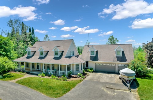 Boyne Falls House | Awesome, 5 bedroom, private Boyne Falls home close to Boyne Mountain.