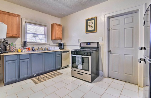 New Center Detroit Apartment | Awesome Detroit Apartment < 3 Mi to Midtown!