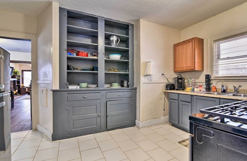 New Center Detroit Apartment | Awesome Detroit Apartment < 3 Mi to Midtown!