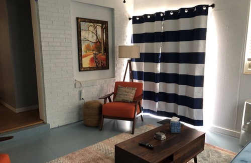 London House | Bab’s Hideaway country quiet with in town convenience