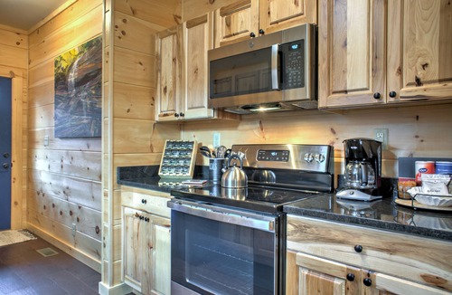 Skyland House | Baby Bear Cabin on Bearwallow Mountain | Hot Tub, Fire Pit, EV Charger
