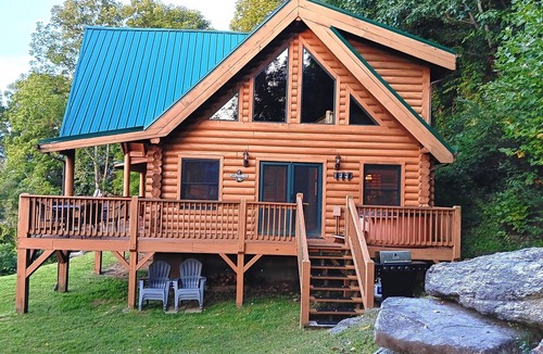 Maggie Valley Cabin | BABY BEAR’S CABIN, REAL LOG CABIN, SPECTACULAR VIEWS, HOT TUB, FIRE PIT