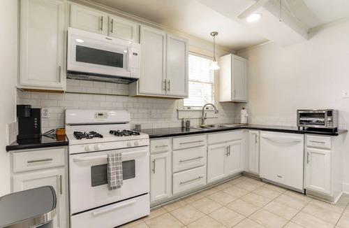 Highlands - Perkins Cottage | Back on Market! Baton Rouge Cottage < 3 Mi to LSU