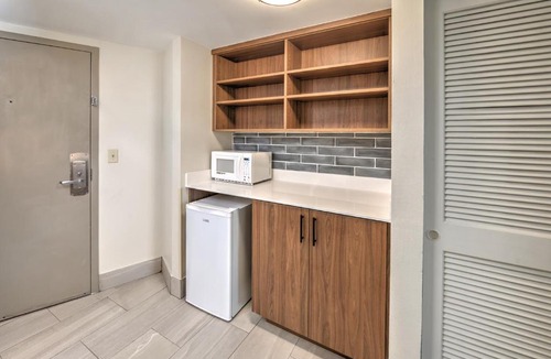 Daytona Beach Hotel | Bahama House - Daytona Beach Shores