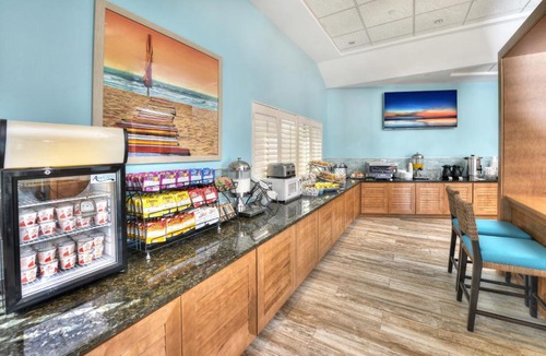 Daytona Beach Hotel | Bahama House - Daytona Beach Shores
