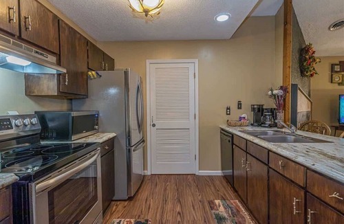 Helen House | BALCONY OVERLOOKING RIVER | DOWNTOWN HELEN