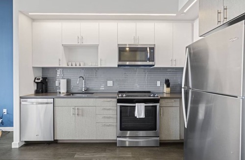 Bluemont Hotel | Ballston Apartment | Full Kitchens & Rooftop Access | Near Lincoln Memorial