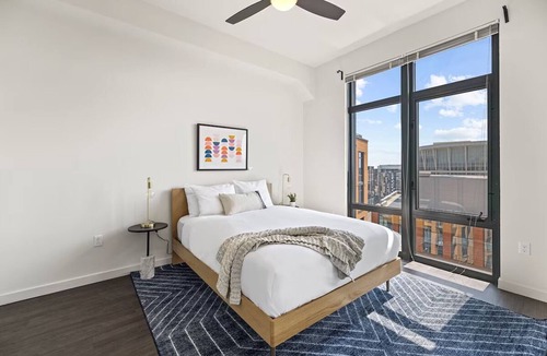 Bluemont Hotel | Ballston Apartment | Full Kitchens & Rooftop Access | Near Lincoln Memorial