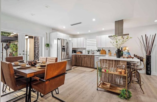 Sunset House | Bamboo Bliss | Pool, Tiki Hut, Pizza Oven - 15 min Hard Rock Stadium WORLD CUP