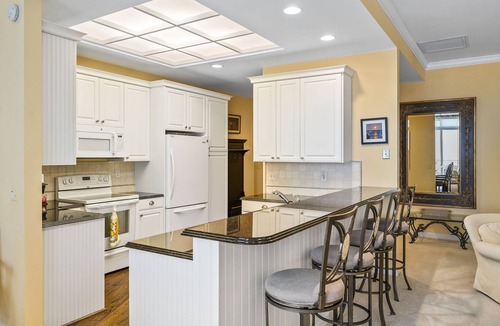 Harbor Springs Condo | Bank Penthouse Suite 12 - IN TOWN - Bay View! Elevator
