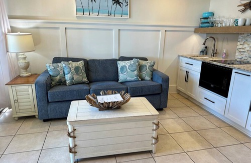 Hilton Head Island Condo | Barefoot Bungalow! Ocean View Couple’s Retreat