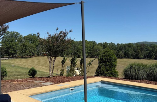 Boyd Tavern Apartment | Barn Studio in country setting but close to town