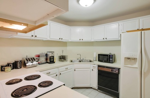 Westminster House | Baton Rouge Townhome w/Pool Access - 7 Mi to LSU!